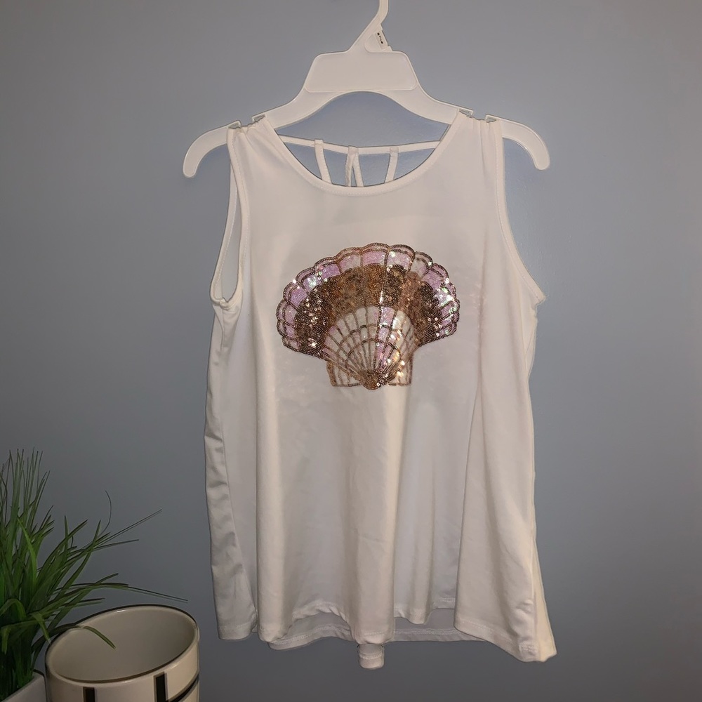 Cute cutout shell shirt